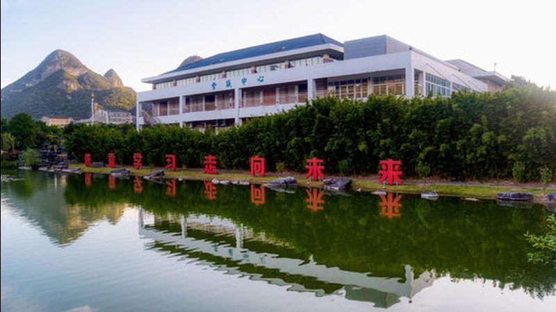 SMT贴片加工与DIP插件：一场视觉的工艺对决